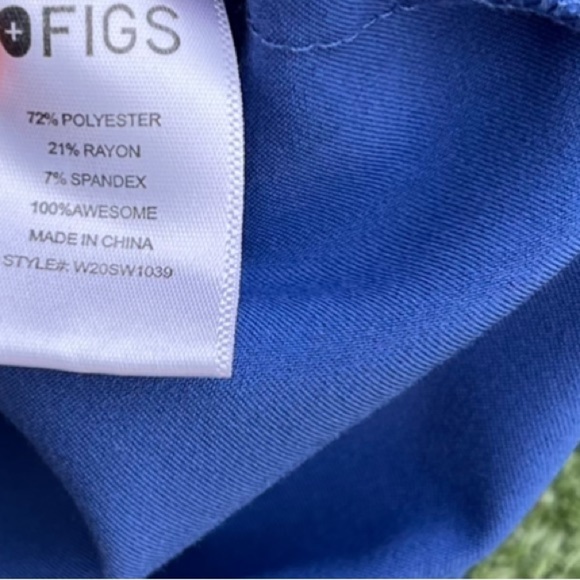 Figs Blue Celemu Button up Top Sz medium Preowned great condition medical nurse - Picture 5 of 7